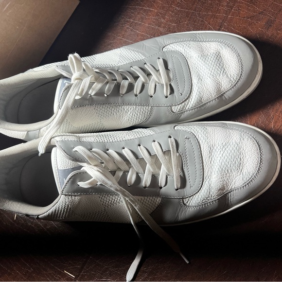 Louis Vuitton Rivoli
Damier Grey size 11 good condition as seen in lots of pics - Picture 13 of 16